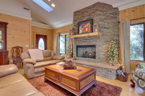 11 Mi to Ski Sapphire Heaven South Apt with Porch